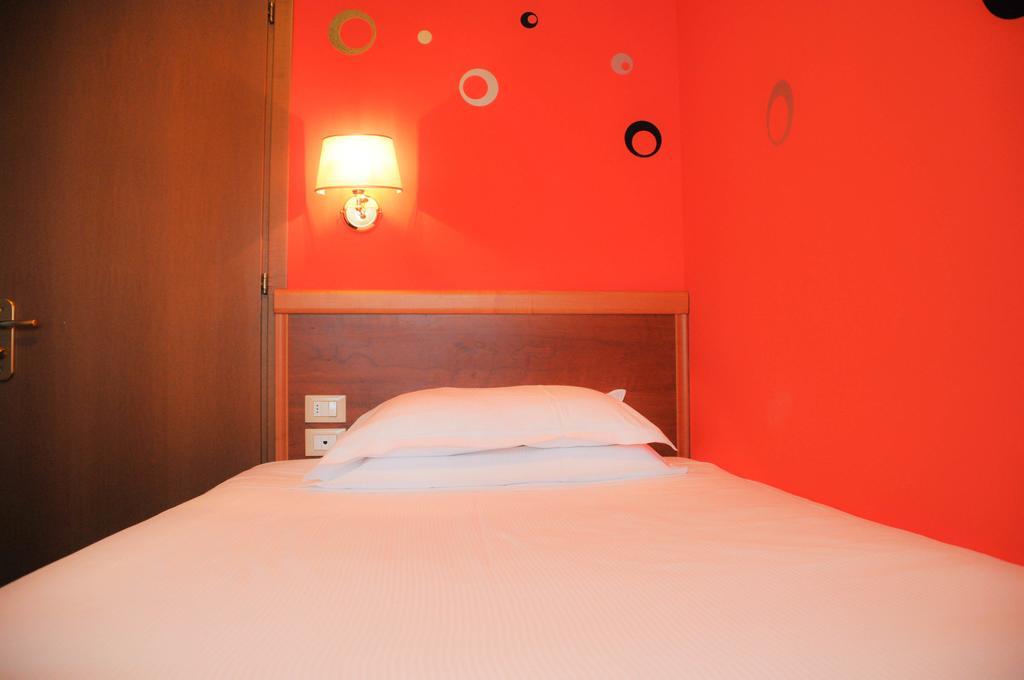 Hotel Marco Effe Местрино Номер фото
