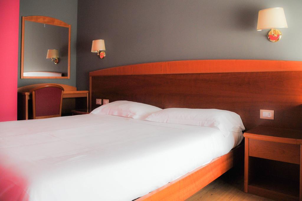Hotel Marco Effe Местрино Номер фото